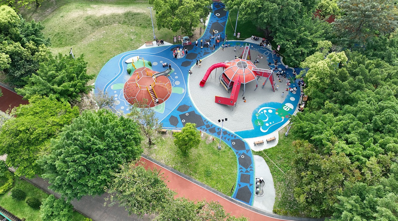 全齡特色共融遊戲場-板橋環河公園， 招潮蟹主題遊戲場